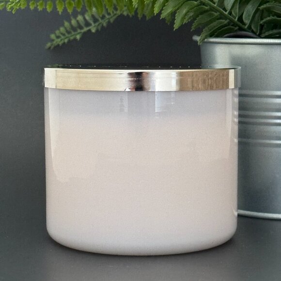 BBW Snowflakes & Cashmere White Barn Bath & Body Works 3 Wick Candle - Picture 2 of 10